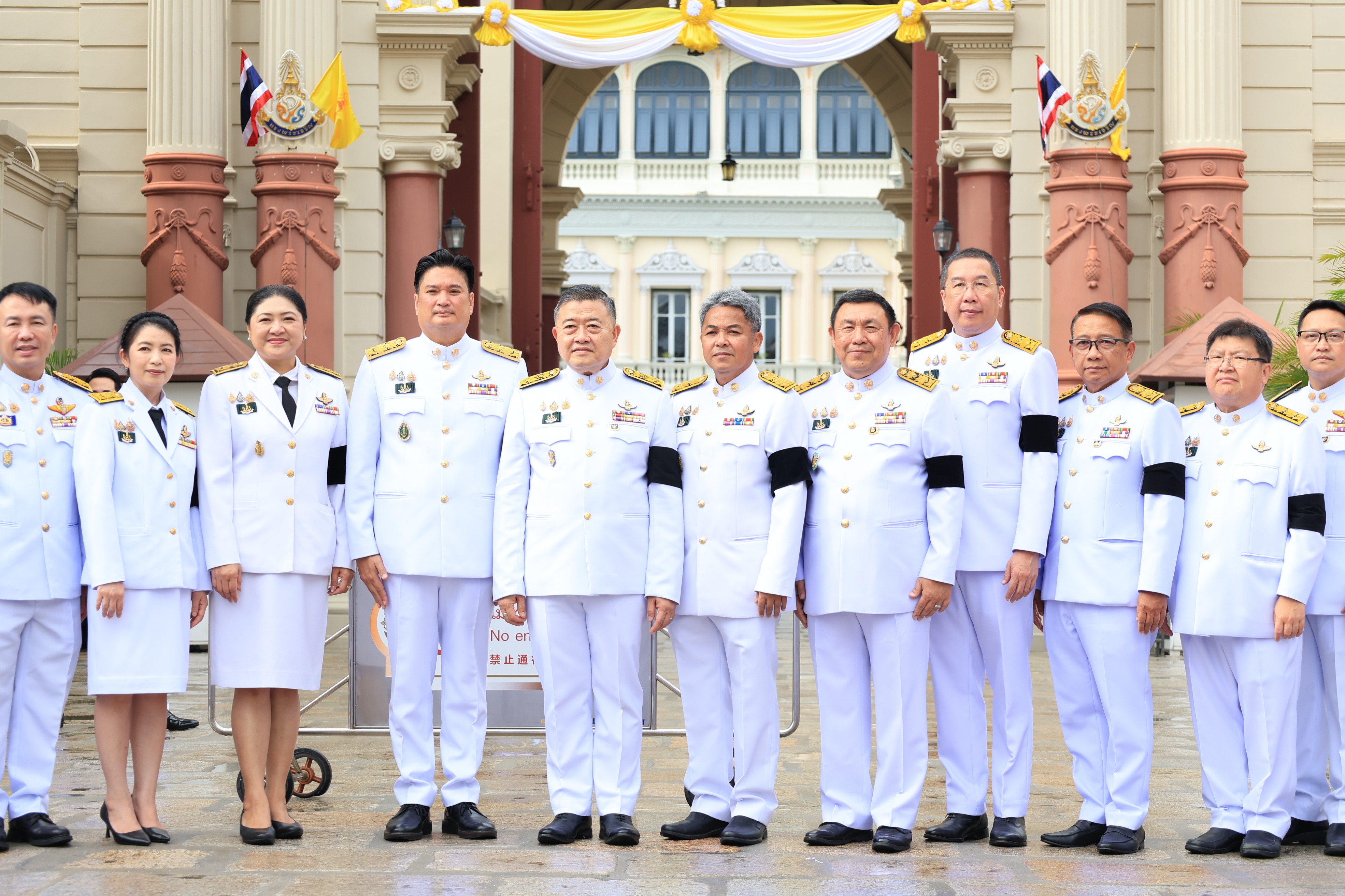 title - เลขาธิการ ส.ป.ก. ร่วมถวายแจกันดอกไม้และลงนามถวายพระพร เนื่องในโอกาสวันเฉลิมพระชนมพรรษา พระบาทสมเด็จพระปรเมนทรรามาธิบดีศรีสินทร มหาวชิราลงกรณ พระวชิรเกล้าเจ้าอยู่หัว 28 กรกฎาคม 2568